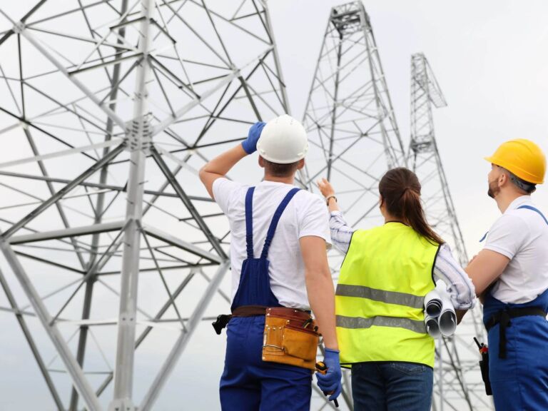 img-edmi-workers Professional Engineers Working Installation Electrical